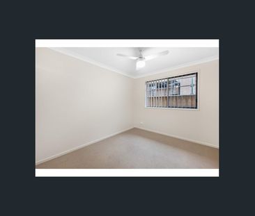 MODERN 3 BEDROOM DUPLEX - Photo 3