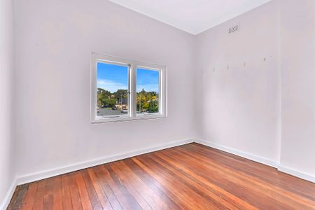 Fun & Quirky 2 Bedroom Apartment on Scarborough Beach Road - Photo 4
