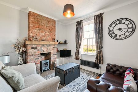 3 bedroom semi-detached house to rent - Photo 2