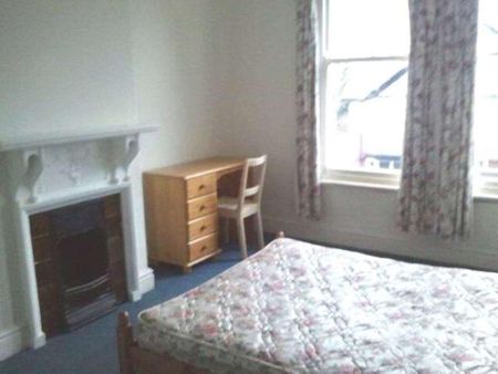 4 bedroom terraced house to rent - Photo 4