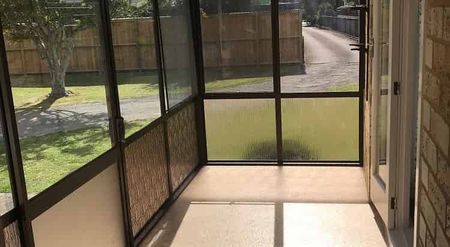 Sunny & Spacious family home. - Photo 2