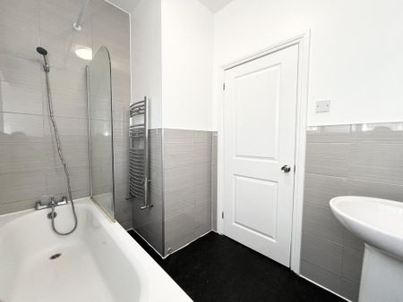 3 bedroom terraced house to rent - Photo 5