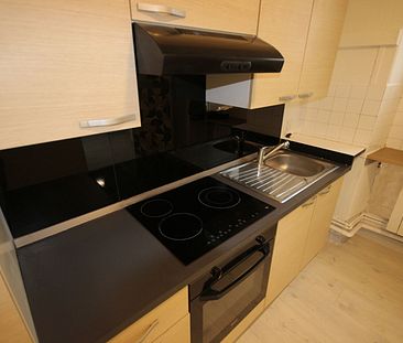 LOCATION : appartement T1 (29 m²) à MARENNES HIERS BROUAGE - Photo 2