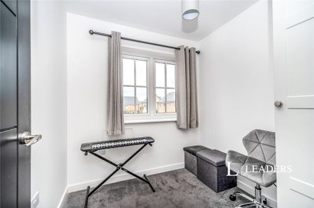 3 bedroom semi-detached house to rent - Photo 3