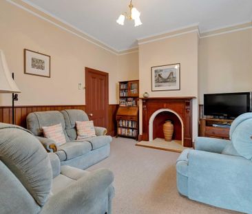 Cosy Family Home - Photo 2