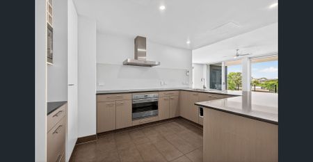 Ground floor with 3 outdoor areas - Photo 3