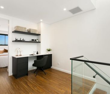 Modern architect designed home promises modern luxury - Photo 5