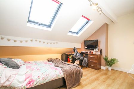 4 bedroom terraced house to rent - Photo 5