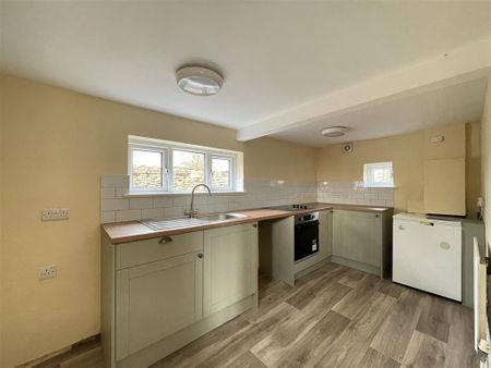 3 bedroom detached house to rent - Photo 2