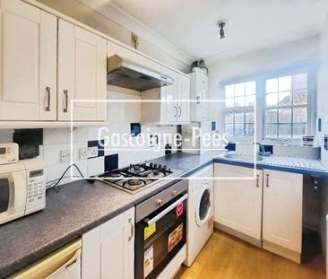 Caesars Court - Surrey - Photo 3