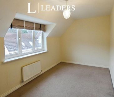 4 bedroom semi-detached house to rent - Photo 4