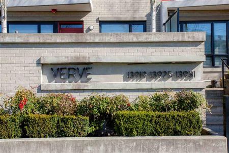 Spacious One Bedroom Corner Unit by New Skytrain Station - Photo 5