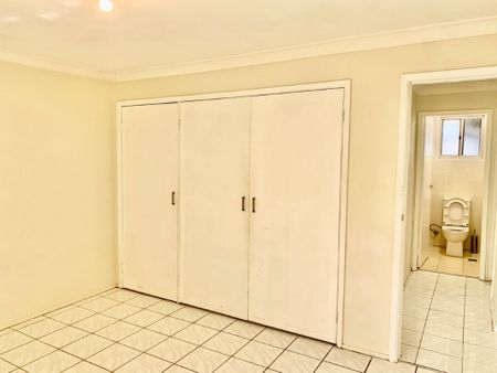 Charming Brick Veneer House - Photo 4