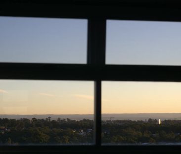 Modern Executive Living with Blue Mountains Views - Photo 4