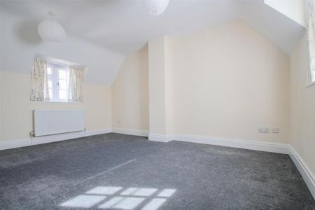 3 bedroom end of terrace house to rent - Photo 3
