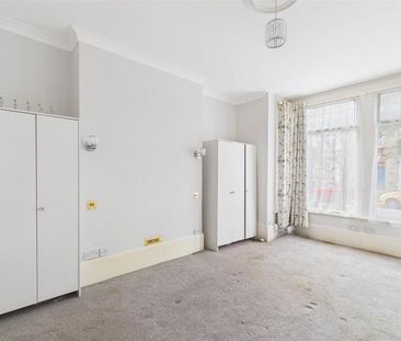 2 bedroom maisonette to rent - Photo 3