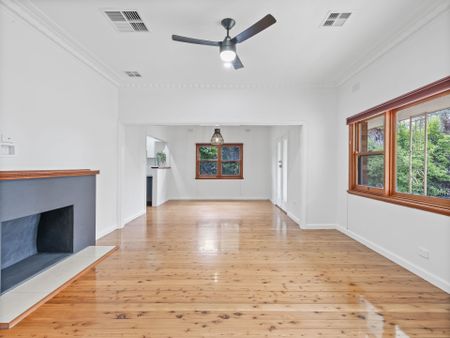 Newly Renovated Home In Sought After East Albury - Photo 5