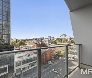 Inner-city living with sweeping views in a prime melbourne location - Photo 4