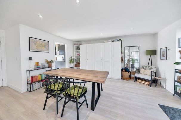 4 bedroom semi-detached house to rent - Photo 1