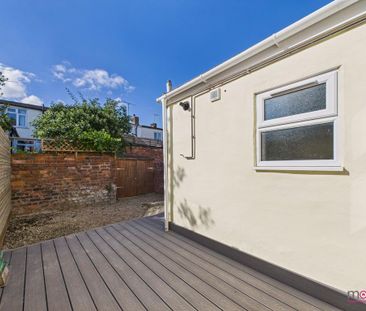 2 bedroom terraced house to rent - Photo 4