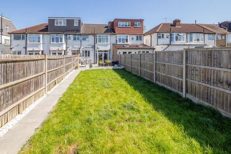 Henley Avenue, Cheam, SM3 - Photo 5