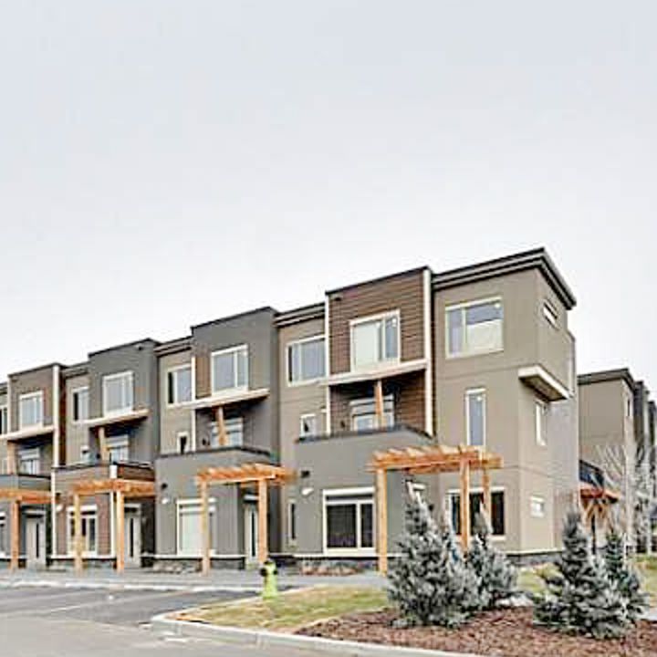 2 Bedroom + Bonus Townhouse For Rent In Wentworth. Heat & Water Included. - Photo 1
