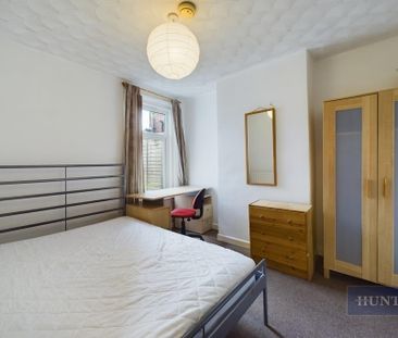 4 bedroom terraced house to rent - Photo 2