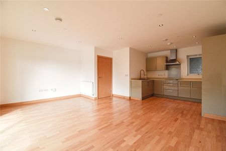 A beautiful 1 bedroom apartment located at this exclusive development only a short walk to the Railway Station and Cambridge Leisure Centre. GCH. Secure allocated parking. Phone entry system. Communal gardens. Unfurnished. - Photo 4