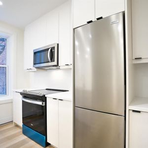 #12, 1 Bed, 1 Bath - 2112 Claremont, Westmount - Photo 3