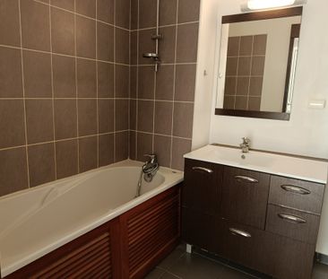 Location Appartement 2 pièces 38m² ST DENIS 97400 - Photo 4