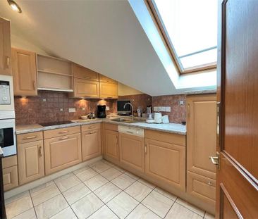 3 bedroom flat to rent - Photo 5