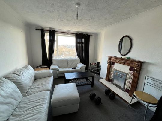 4 bedroom semi-detached house to rent - Photo 1