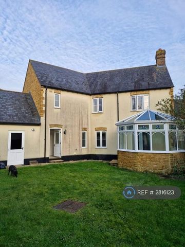 4 bedroom detached house to rent - Photo 2