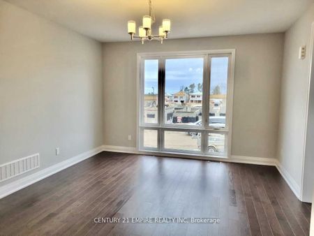 Detached Home For Lease | S8071834 - Photo 3