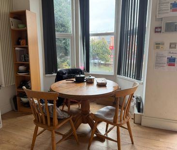 Room in a Shared House, North Lane, LS6 - Photo 2