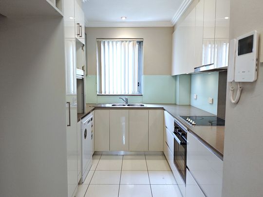 Welcome to This Light-Filled Top-Floor Unit, Set in a Boutique Block of Just Six. - Photo 1