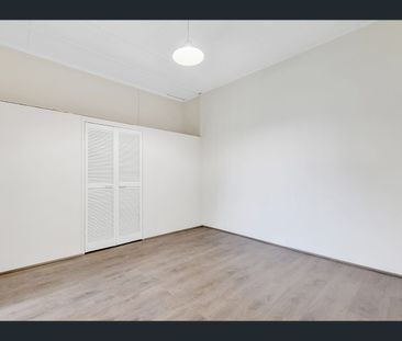 1/5 Easton St, Newtown, Qld 4305 - Photo 3