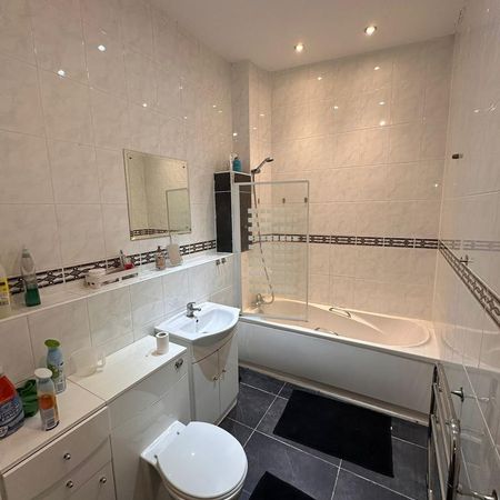 1 bedroom in a flat share to rent - Photo 3