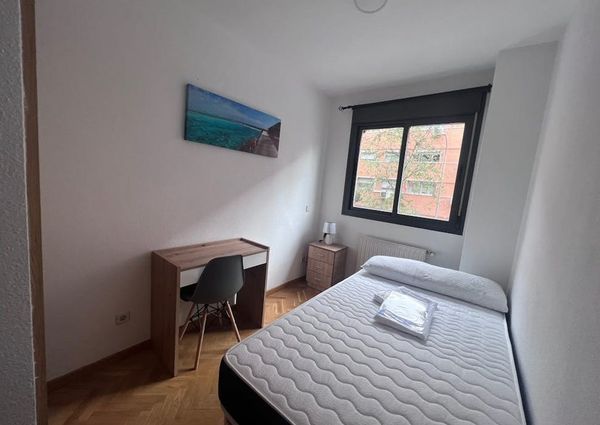 Calle Ladera de los Almendros, Madrid, Community of Madrid 28032