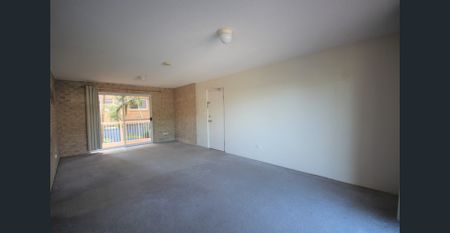 Live in the heart of Mooloolaba! - Photo 4