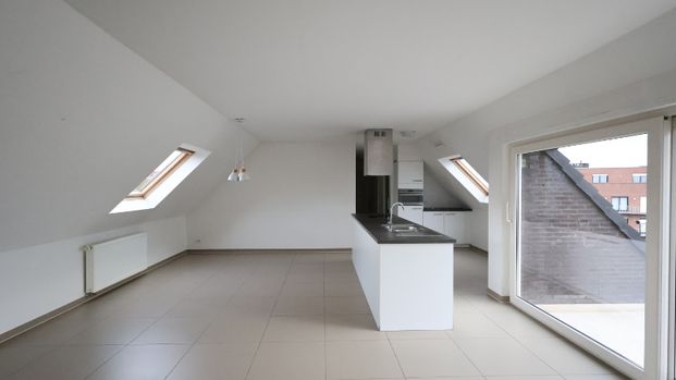 Instapklaar dakappartement te huur centrum Roeselare - Photo 1