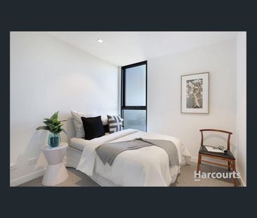 Modern Apartment with Panoramic Views - Photo 6