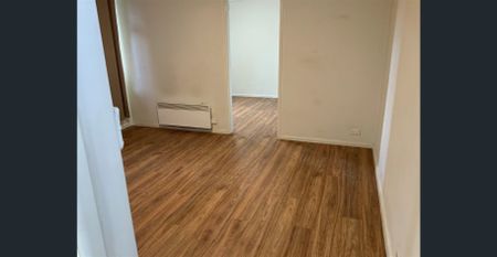 SPACIOUS ONE BEDROOM APARTMENT IN EXCELLENT CONDITION - Photo 4