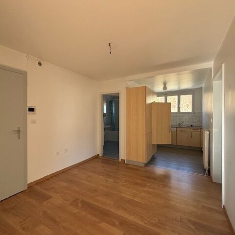 3.5 room apartment on the 2nd floor near the train station - Photo 1
