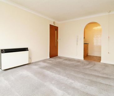 1 bedroom retirement property to rent - Photo 6