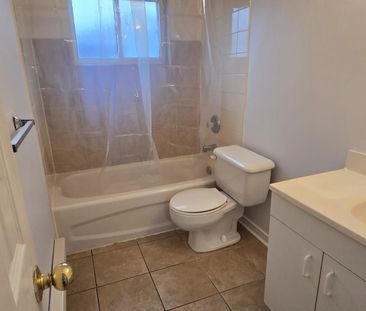 For Lease - 303 Frontenac Avenue Unit# 1, Oshawa, Ontario - Photo 2
