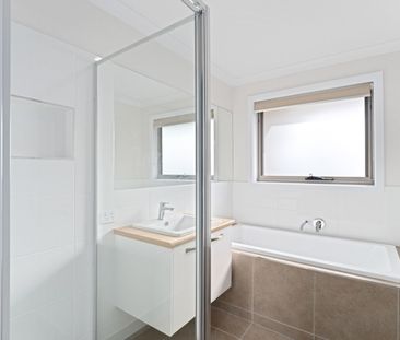 FAMILY HOME IN POPULAR THURGOONA - Photo 6