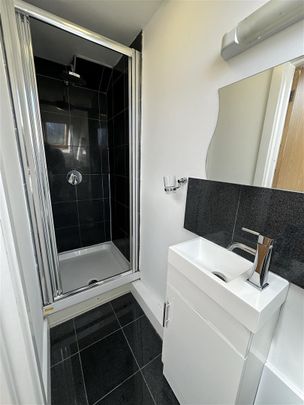 Richmond Crescent, Cardiff - Photo 1