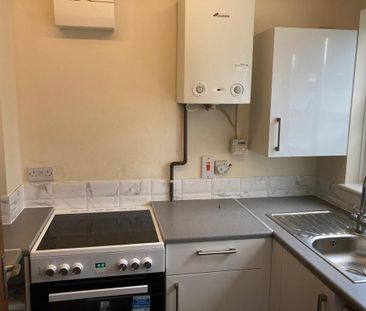 2 bedroom terraced house to rent - Photo 4