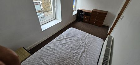 House To Let - Photo 3